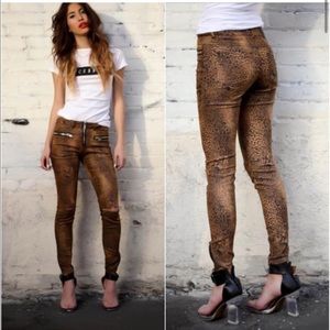 UNIF Iggy Slit Knee Leopard Pant